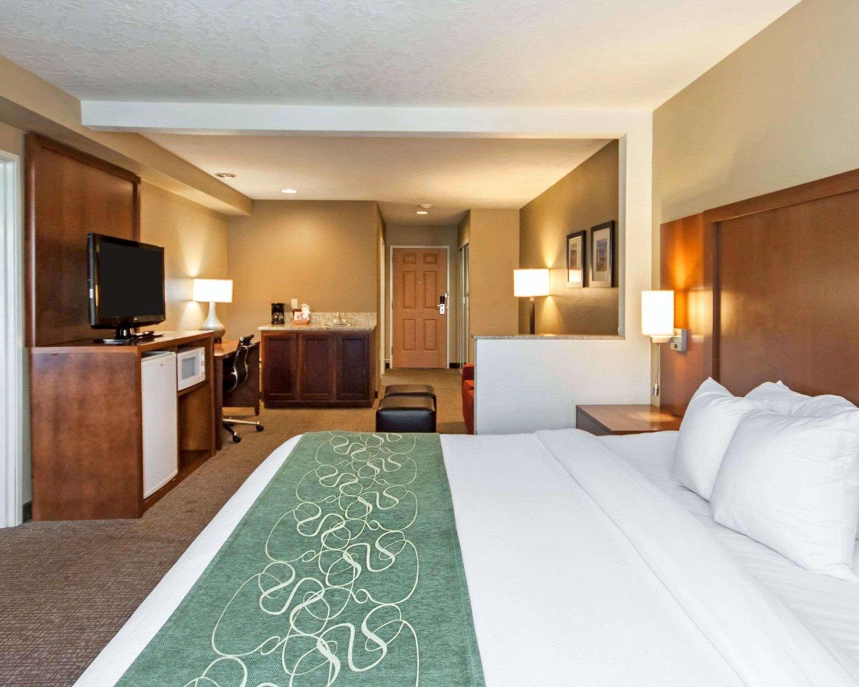 Comfort Suites Airport Boise Exterior photo