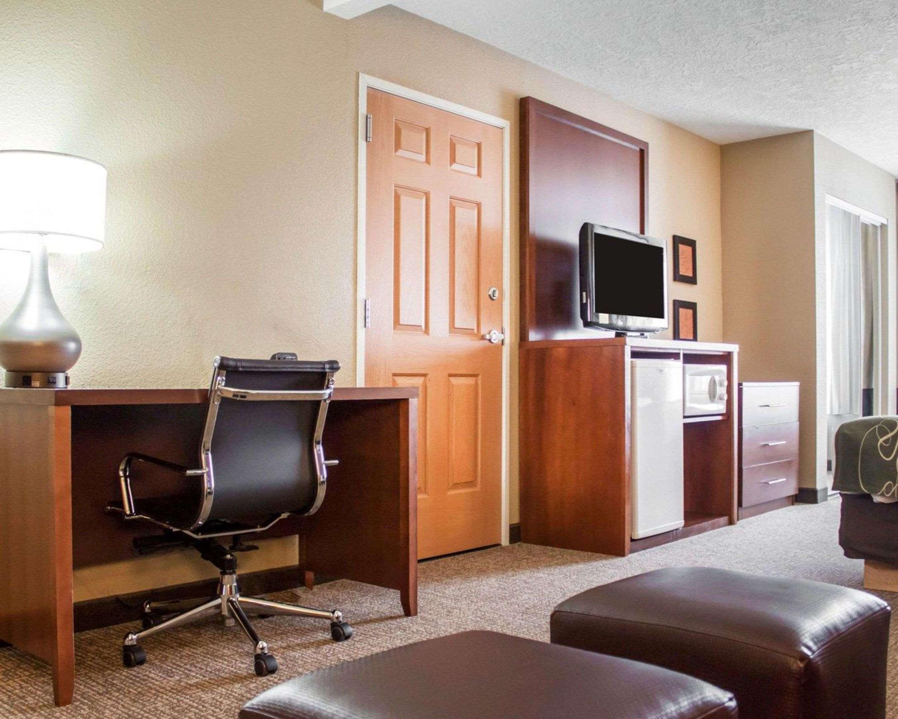 Comfort Suites Airport Boise Exterior photo