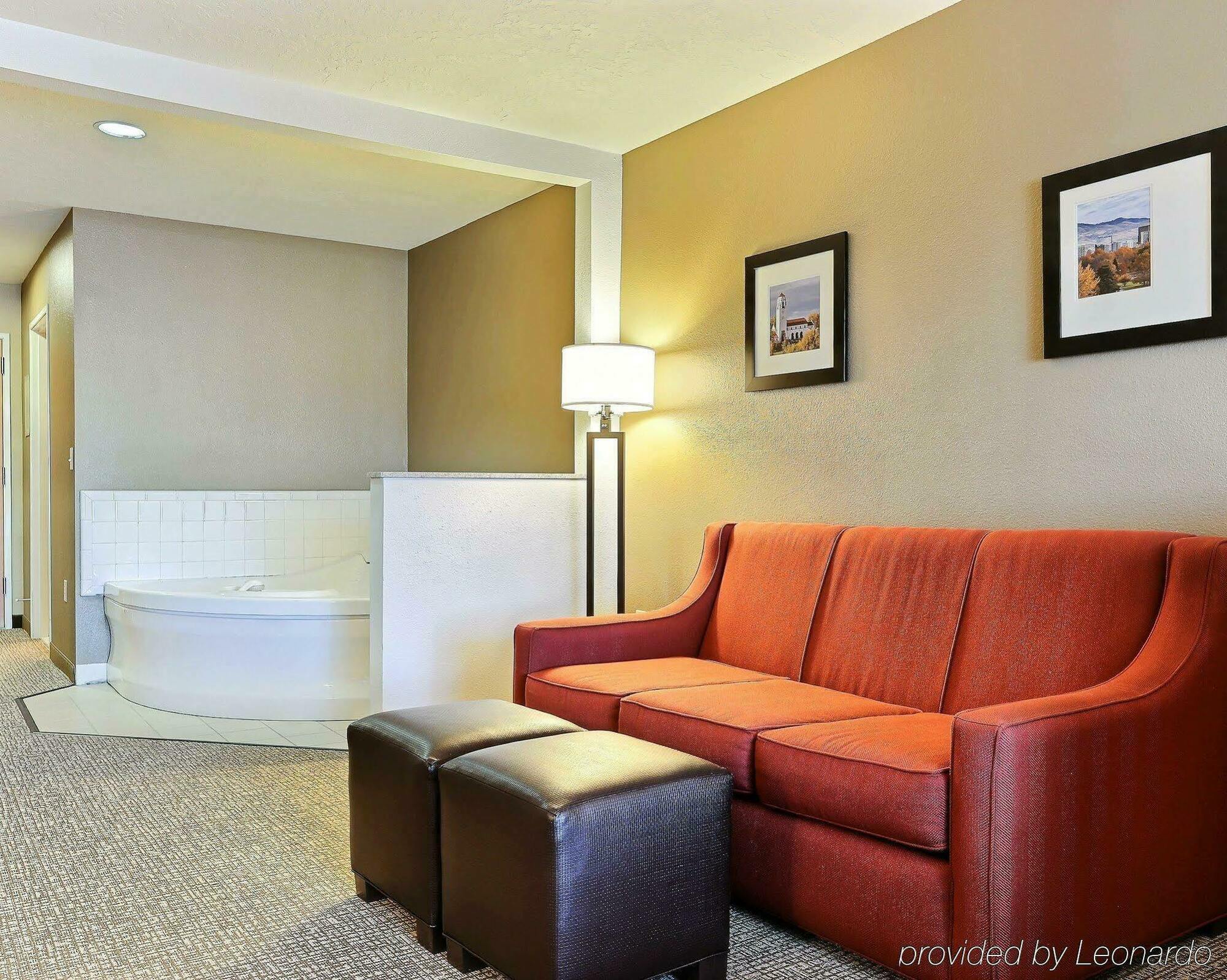 Comfort Suites Airport Boise Exterior photo